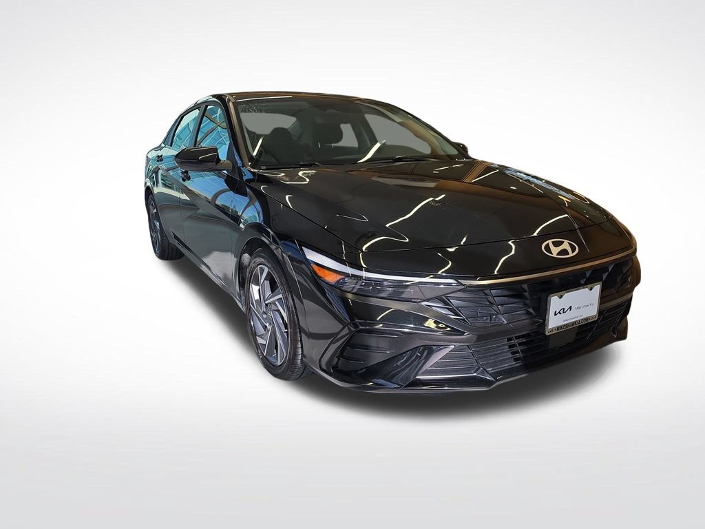 Used 2025 Hyundai Elantra SEL FWD image 9