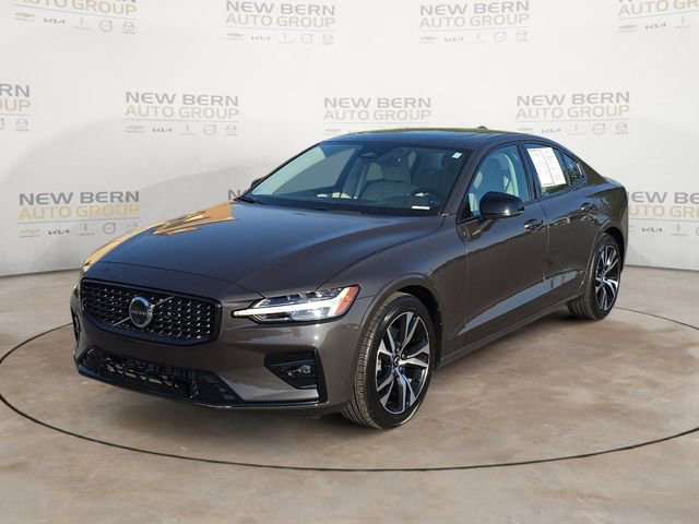 Used 2025 Volvo S60 B5 Plus FWD video 1