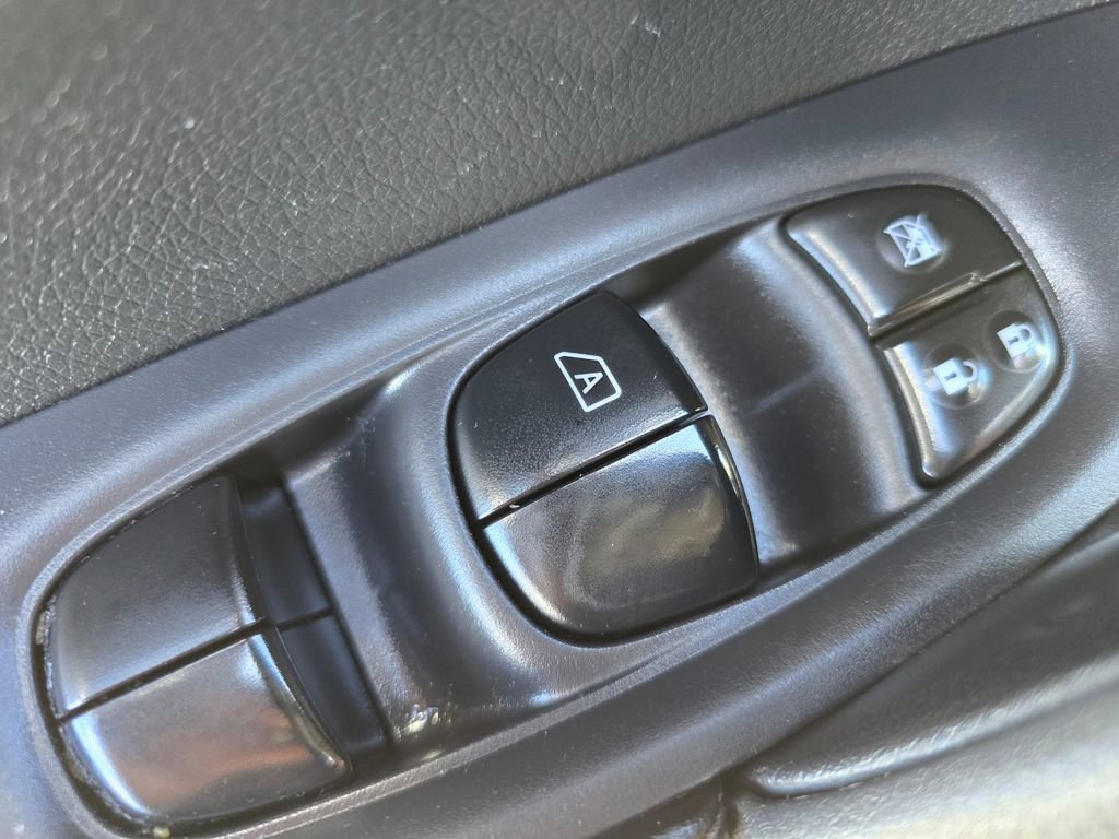 Used 2015 Nissan Rogue SL image 26