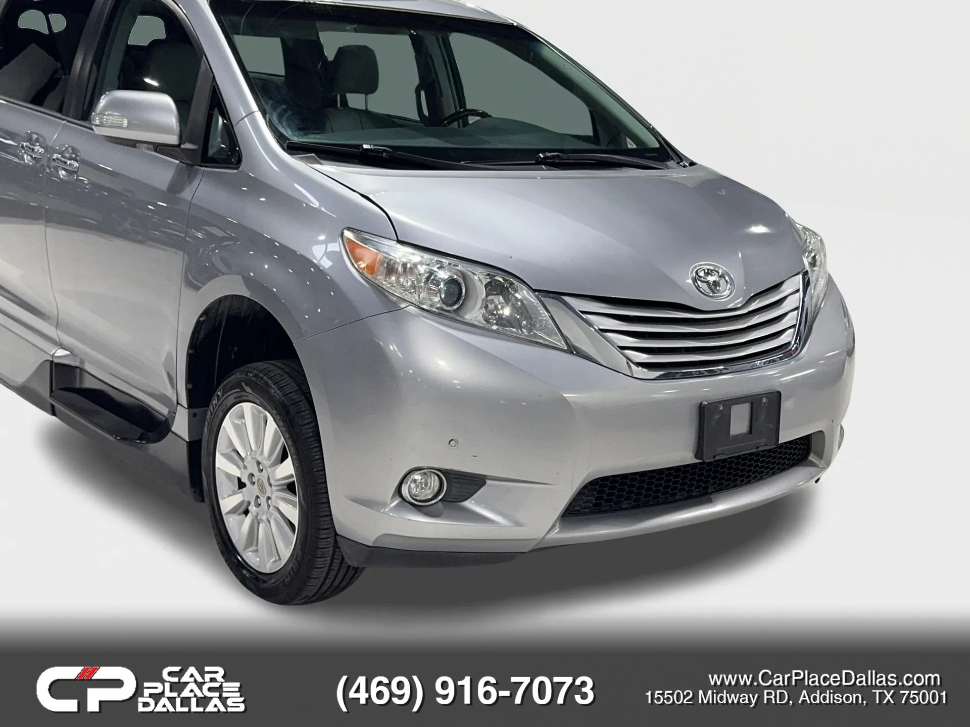 Used 2013 Toyota Sienna Limited w/ Premium Pkg FWD image 3