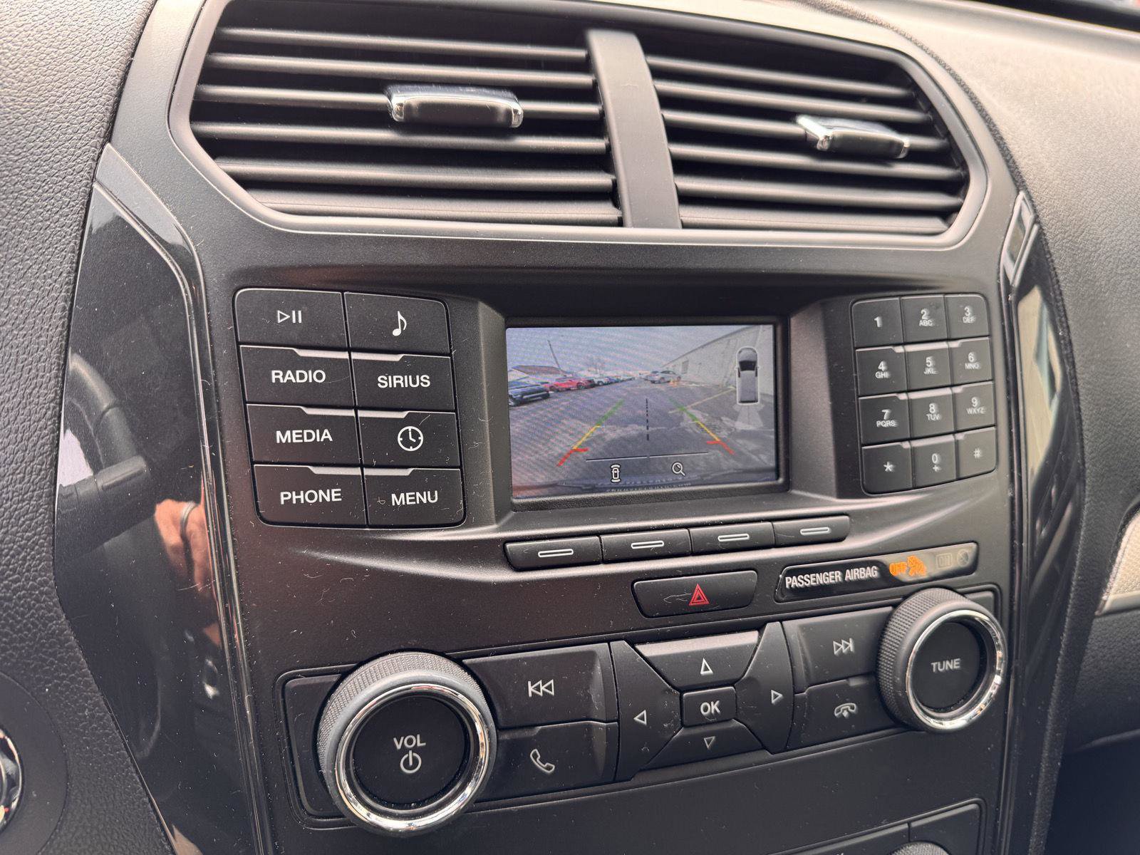 Used 2018 Ford Explorer XLT image 10