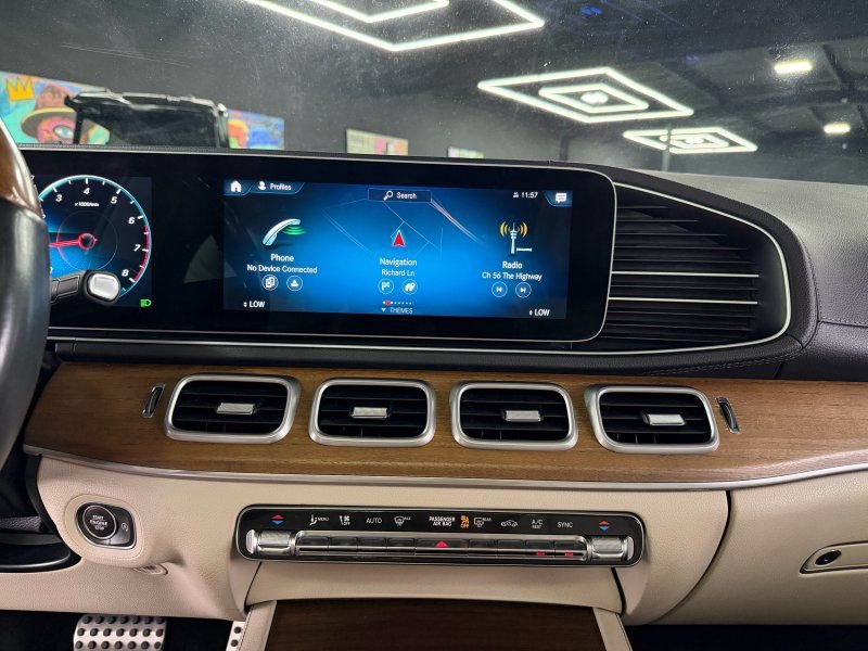 Used 2021 Mercedes-Benz GLS 580 4MATIC image 12