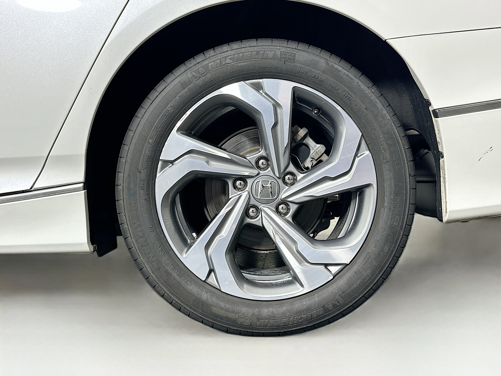 Used 2019 Honda Accord EX image 11