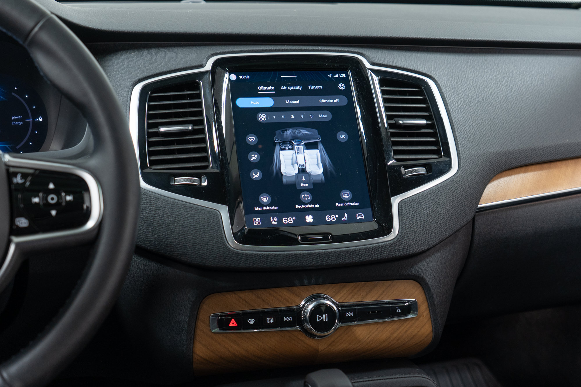 Certified 2025 Volvo XC90 T8 Plus w/ Protection Package Premier AWD/4WD image 19
