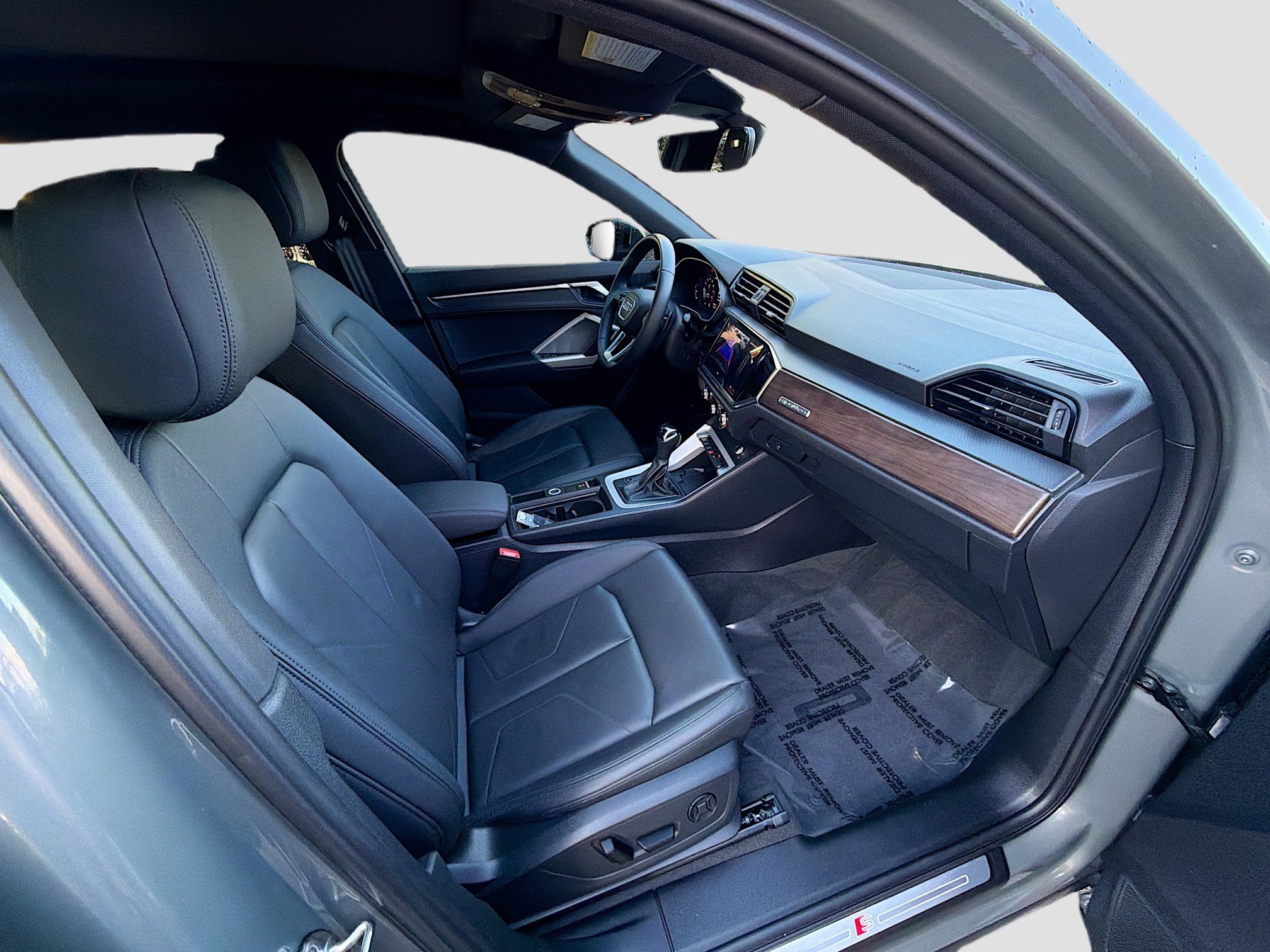 Used 2024 Audi Q3 2.0T Premium image 31