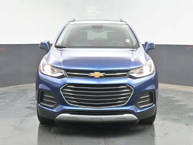 Used 2020 Chevrolet Trax LT w/ Sun & Sound Package AWD/4WD image 3