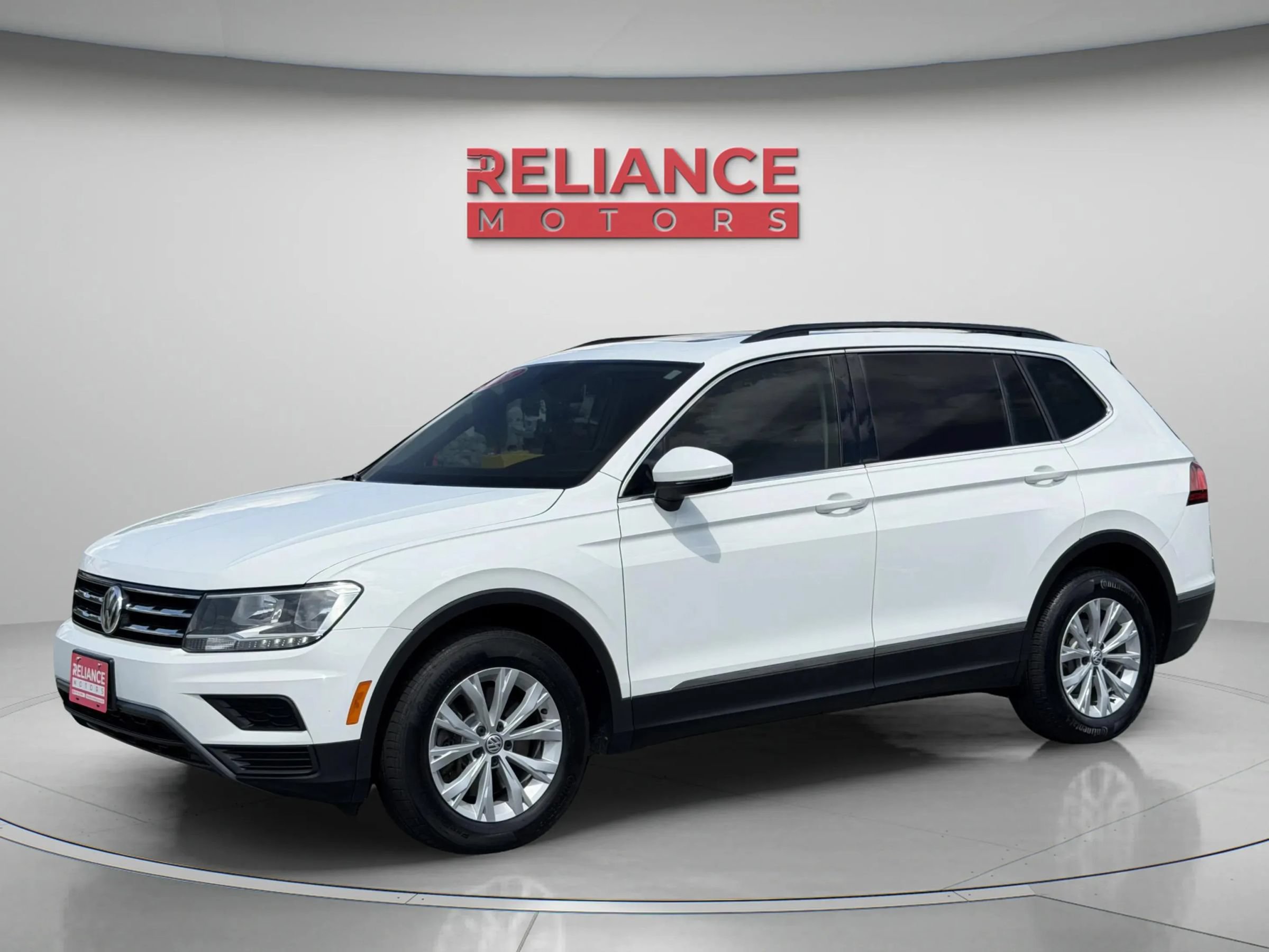 Used 2018 Volkswagen Tiguan SE AWD/4WD image 2