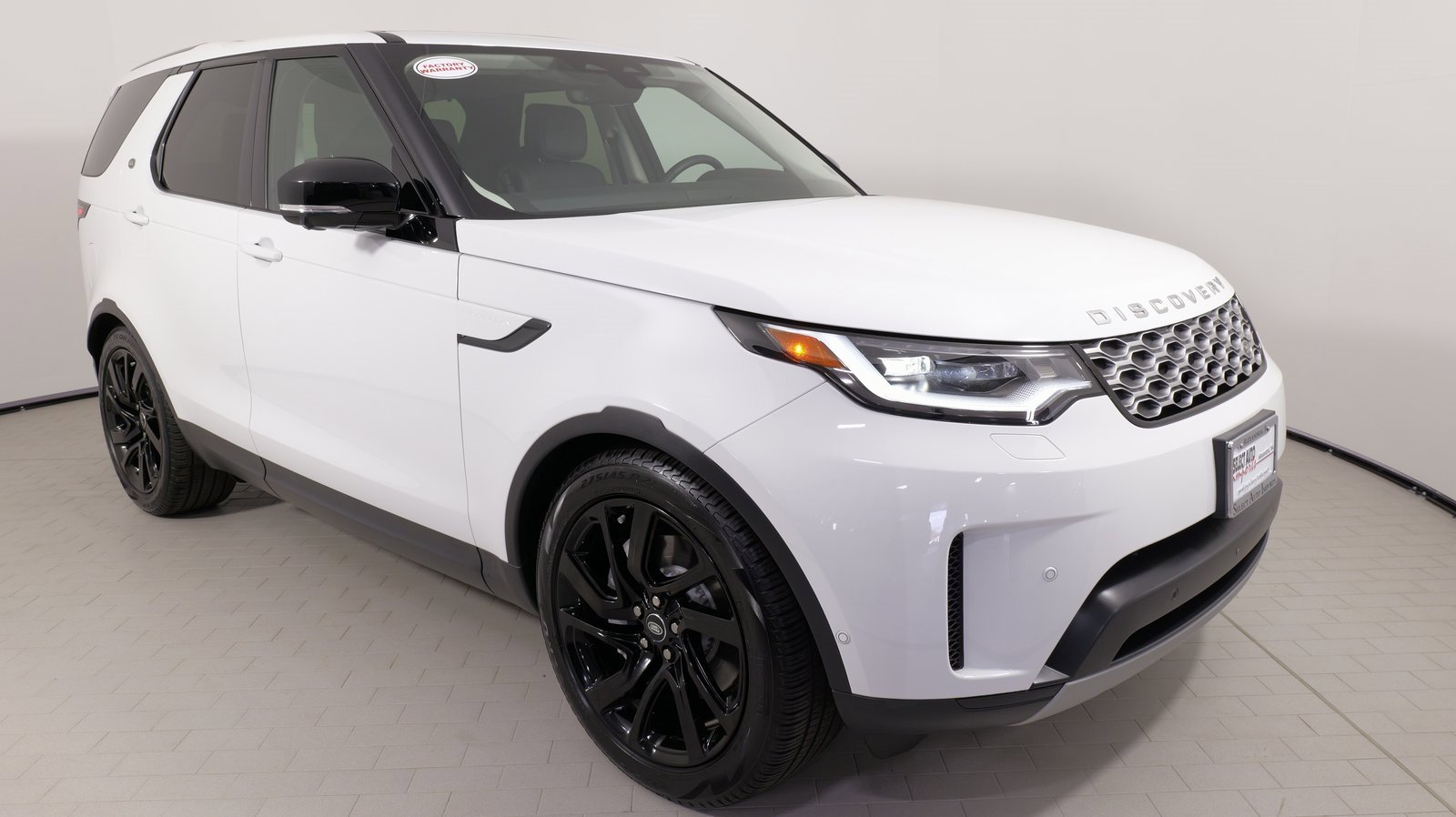 Used 2024 Land Rover Discovery S image 8