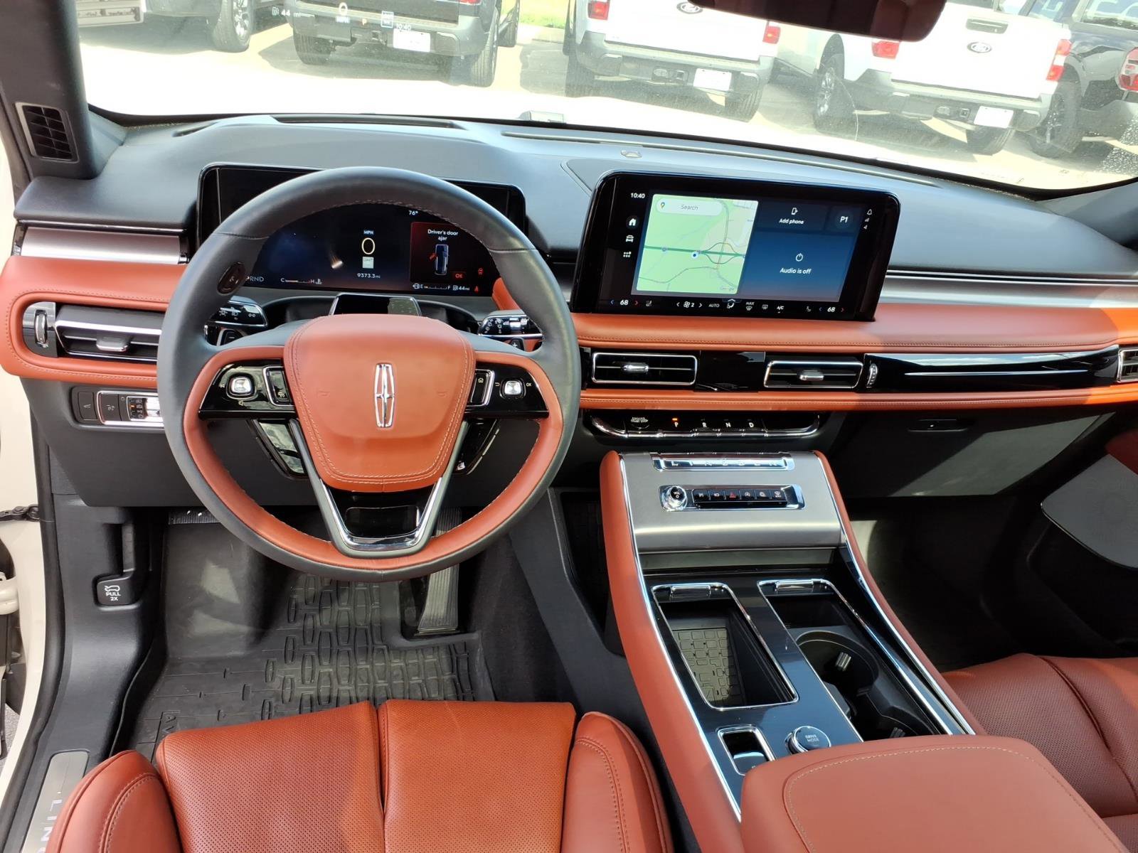 Used 2025 Lincoln Aviator Reserve w/ Luxury Package image 13