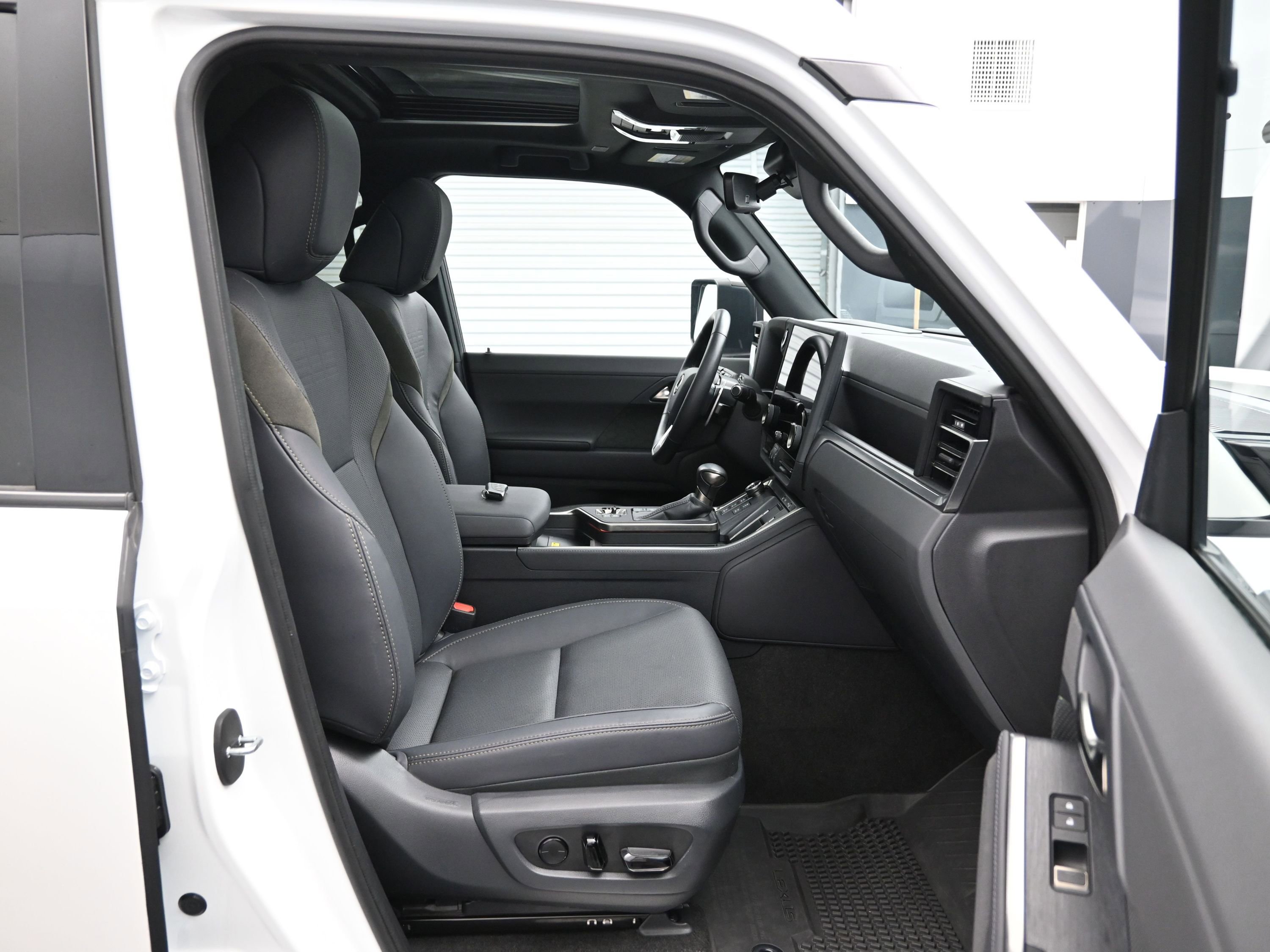 Used 2024 Lexus GX 550 GX 550 Overtrail+ image 13