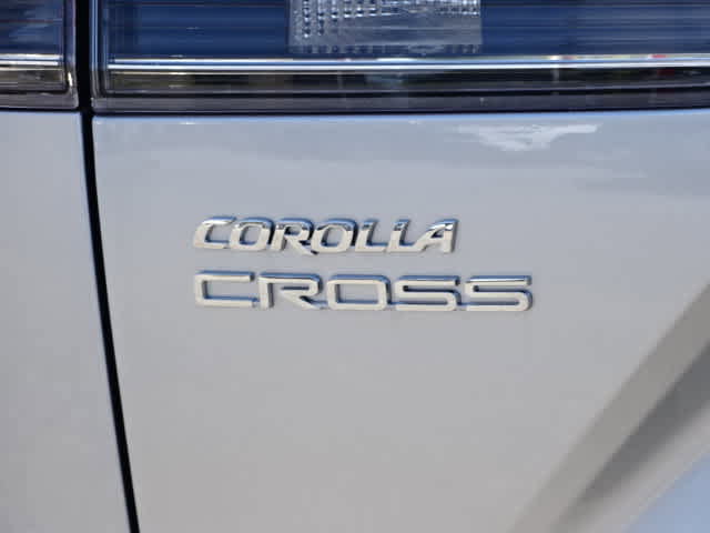 Used 2025 Toyota Corolla Cross XLE w/ Convenience Package AWD/4WD image 10