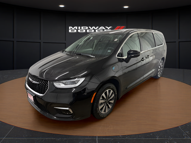Used 2024 Chrysler Pacifica Limited FWD image 2
