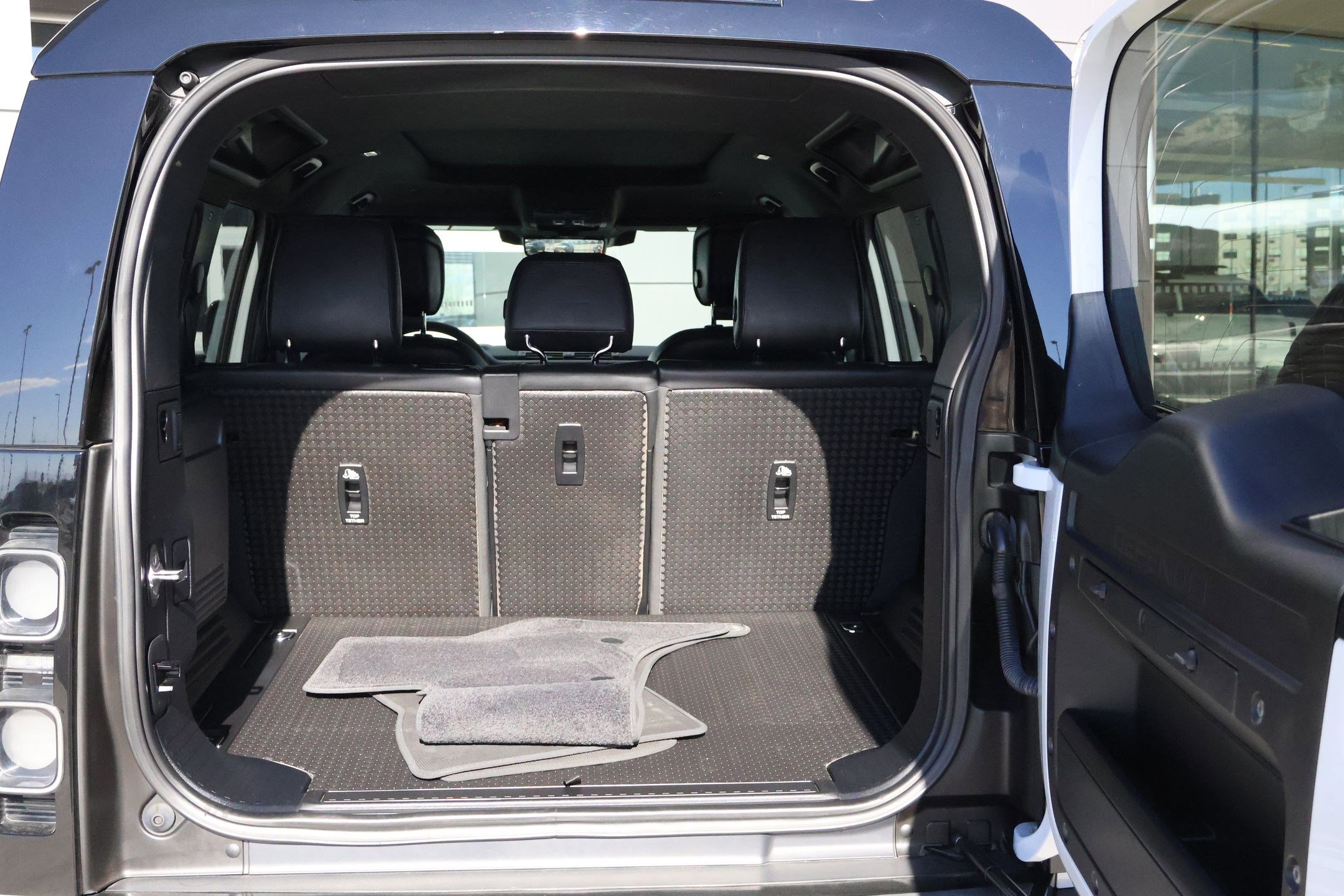 Certified 2023 Land Rover Defender 110 V8 image 29