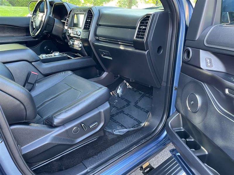 Used 2018 Ford Expedition Limited w/ Equipment Group 302A AWD/4WD image 76