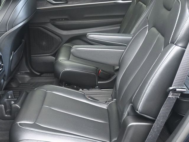 Used 2024 Jeep Grand Cherokee L Limited w/ Luxury Tech Group II AWD/4WD image 20