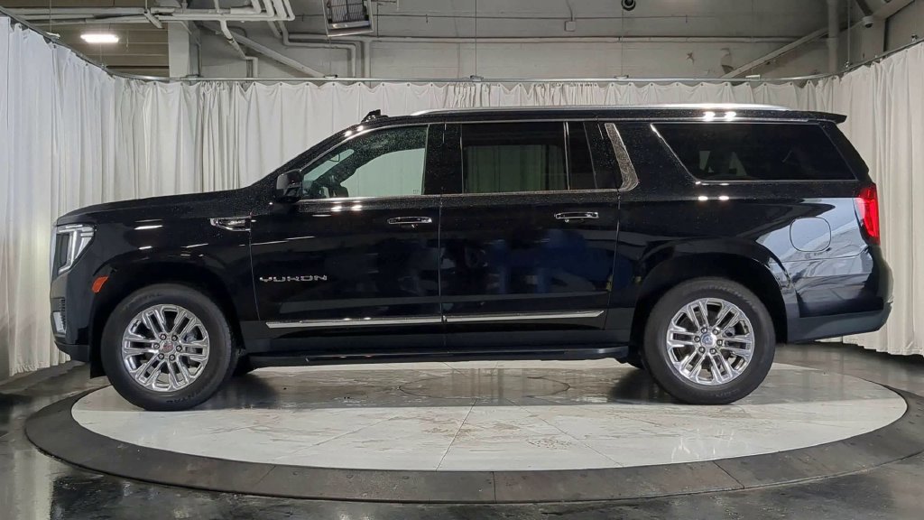 Used 2024 GMC Yukon XL SLT w/ SLT Premium Package AWD/4WD image 6