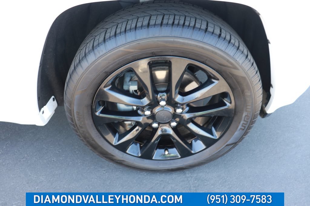 Used 2017 Jeep Grand Cherokee Altitude RWD image 25
