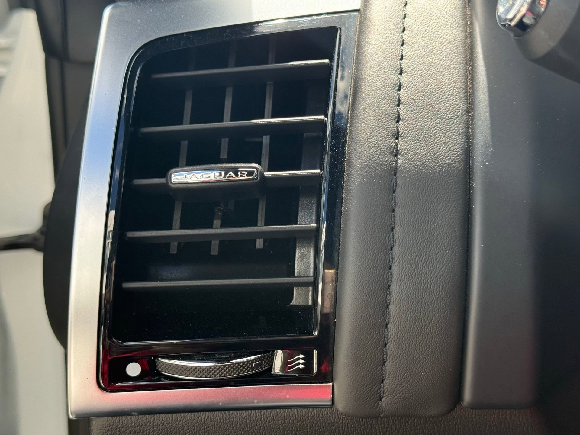 Used 2023 Jaguar F-TYPE R-Dynamic image 32