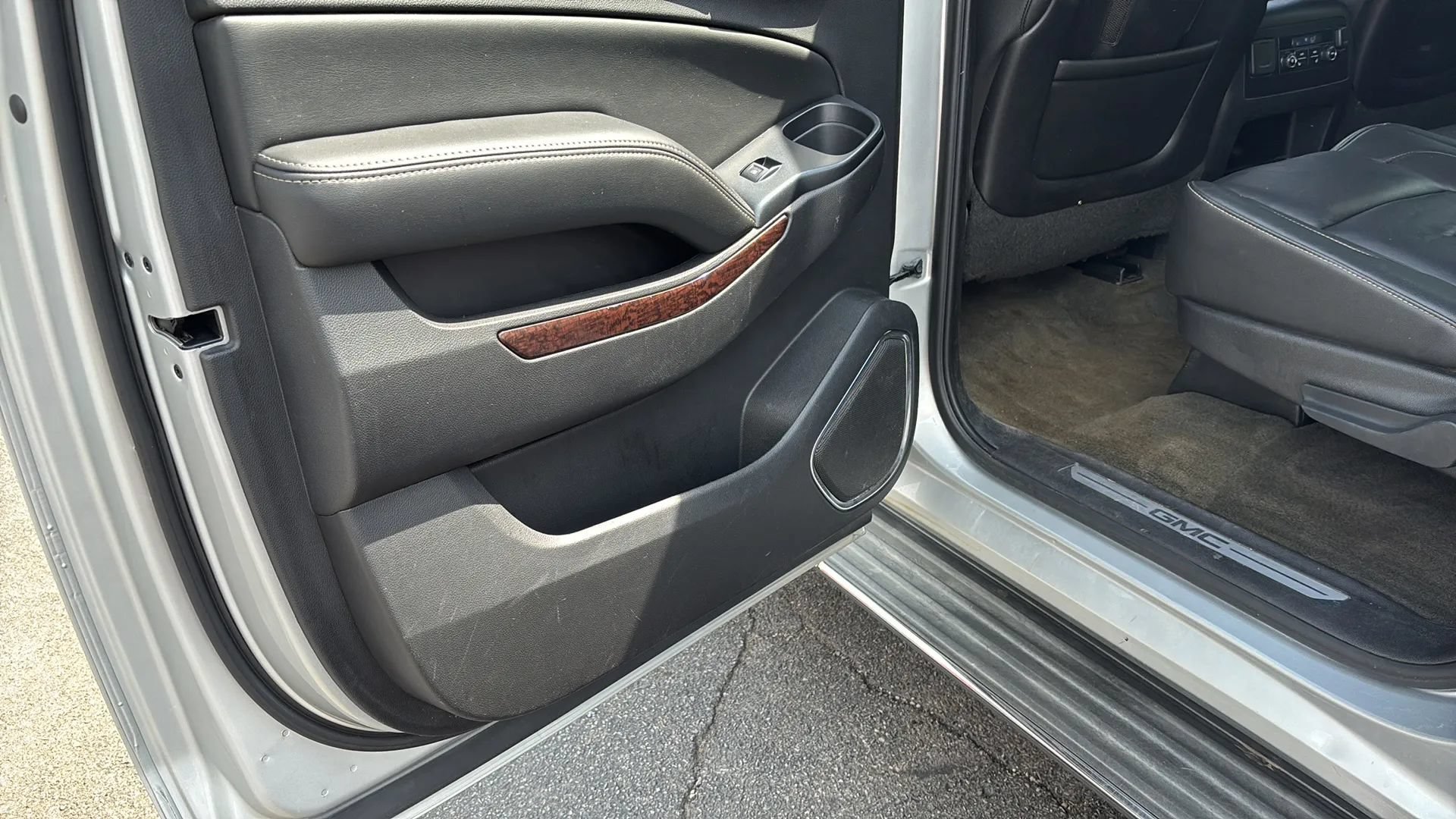 Used 2015 GMC Yukon XL SLT AWD/4WD image 11