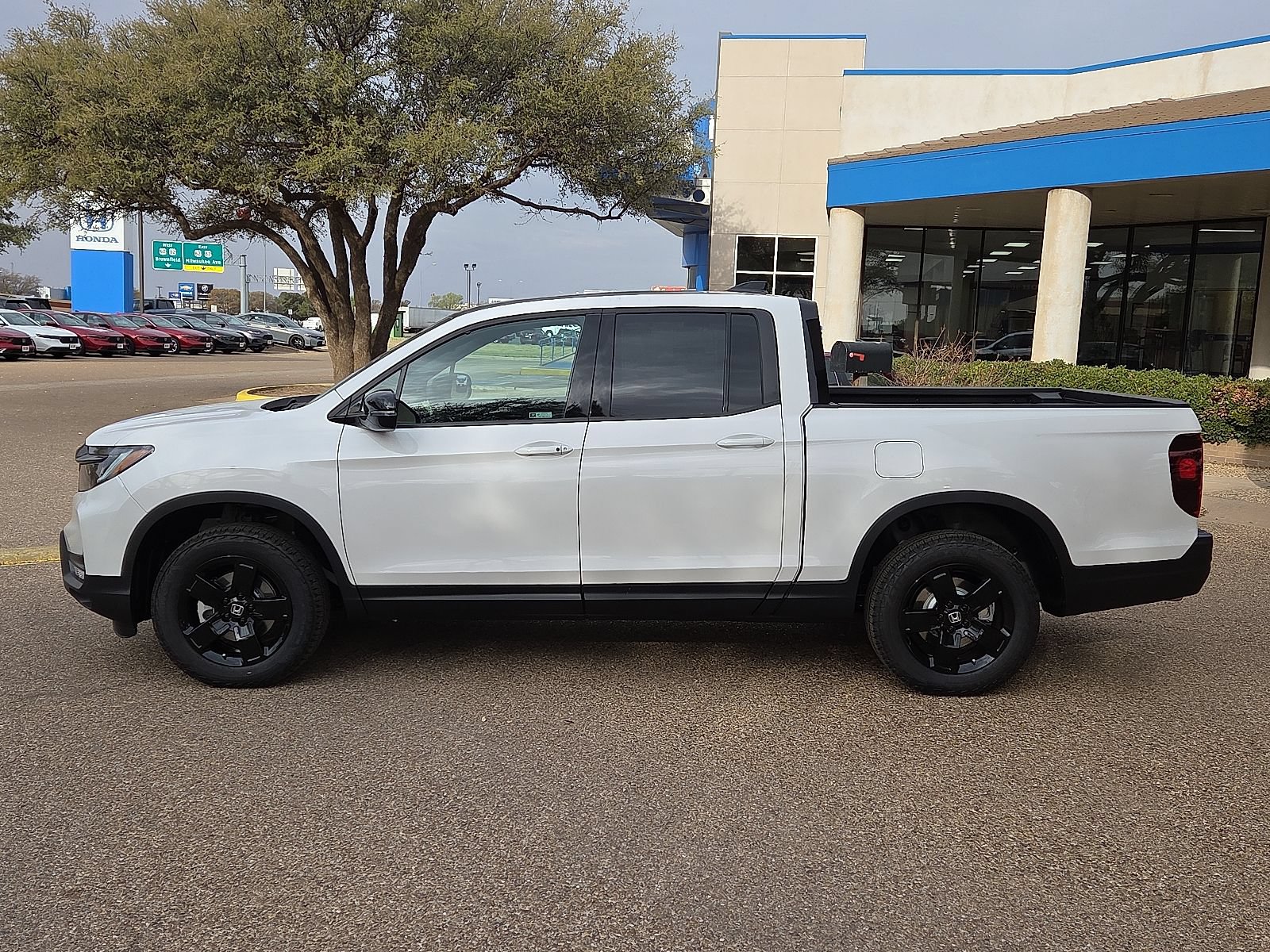 New 2026 Honda Ridgeline Black Edition image 2