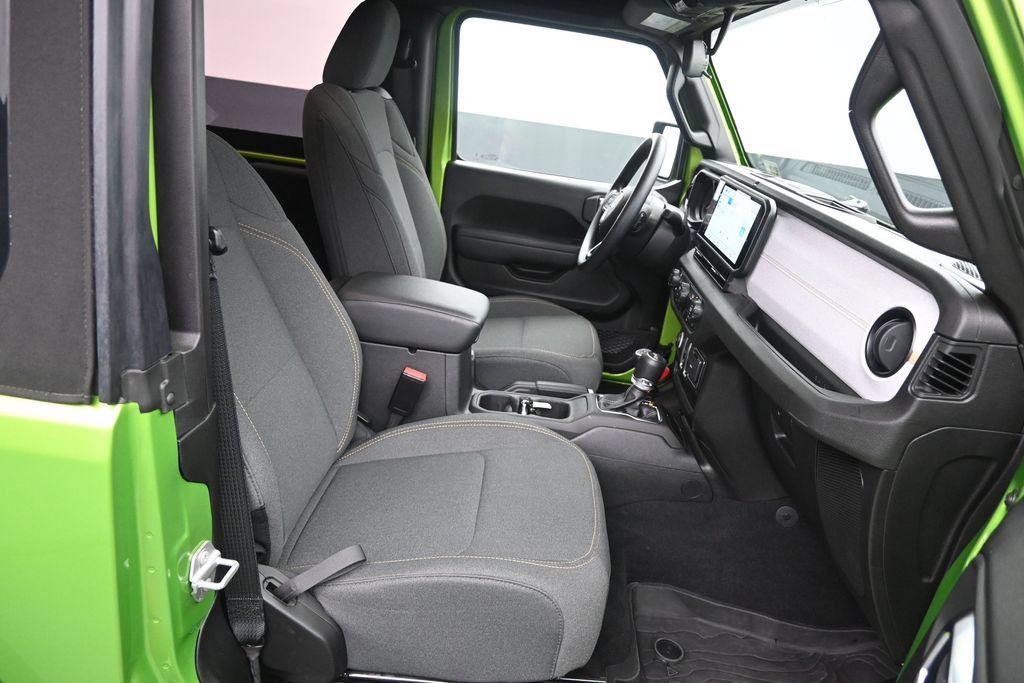 Used 2025 Jeep Wrangler Sport AWD/4WD image 27