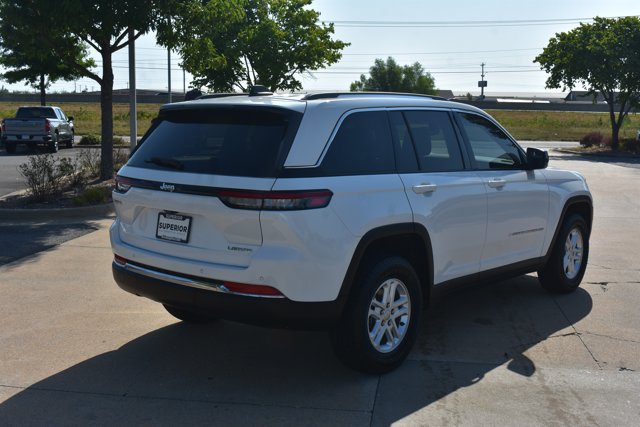Used 2023 Jeep Grand Cherokee Laredo w/ Luxury Tech Group I RWD image 5