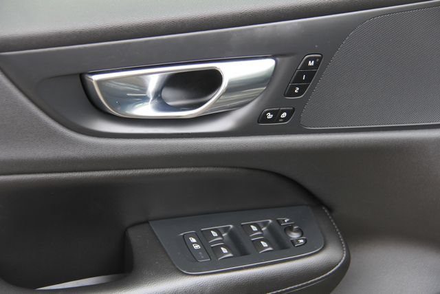 Used 2020 Volvo S60 T5 Momentum FWD image 17