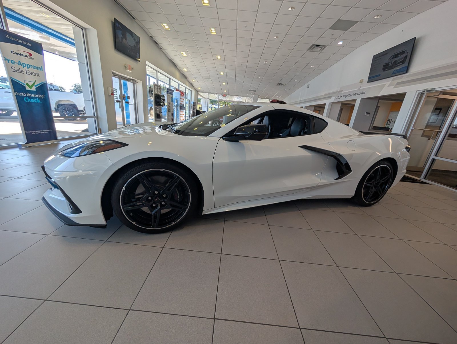 Used 2020 Chevrolet Corvette Stingray Preferred Cpe w/ 2LT Preferred Equipment Group RWD image 6