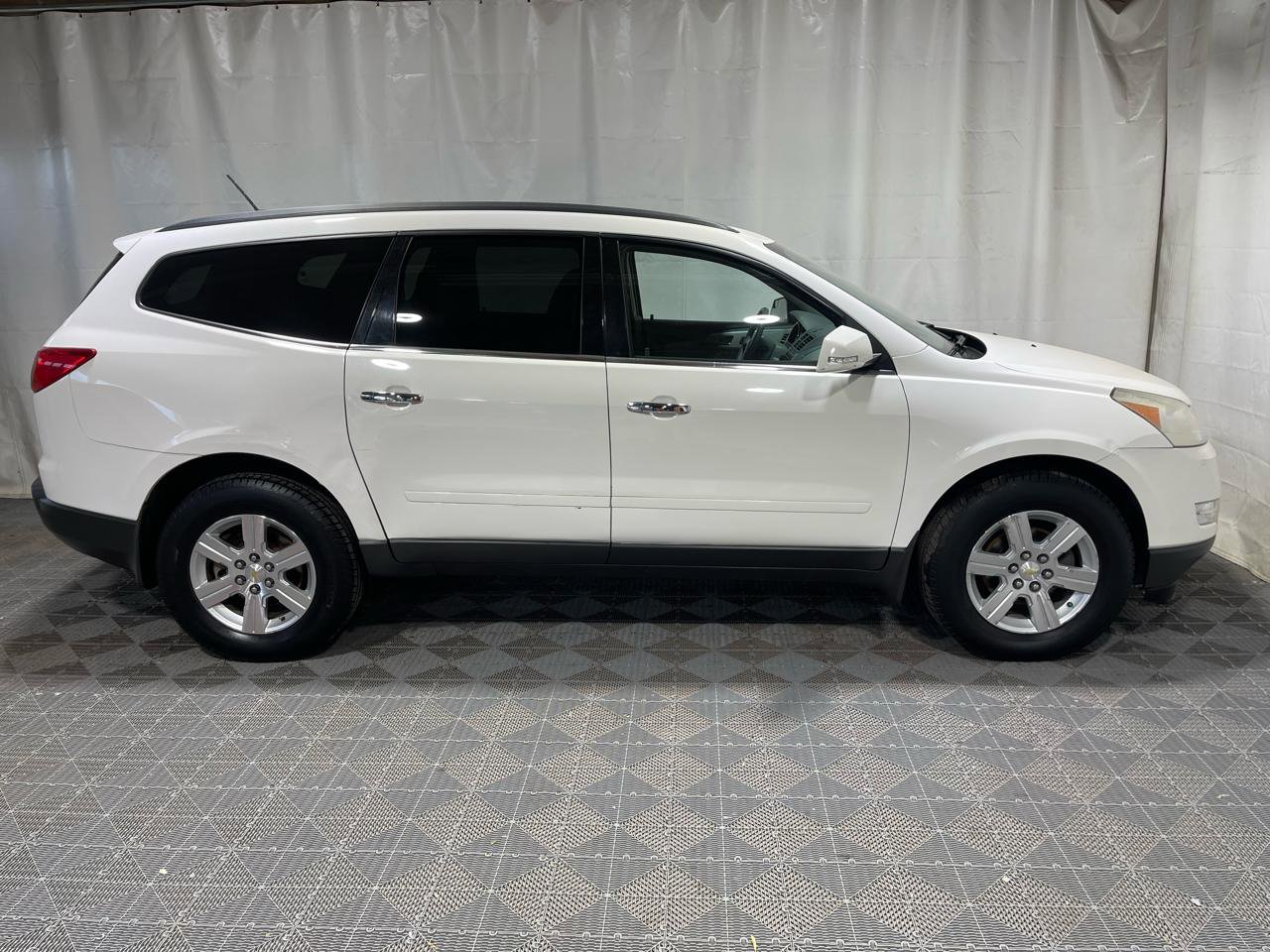 Used 2011 Chevrolet Traverse LT AWD/4WD image 9