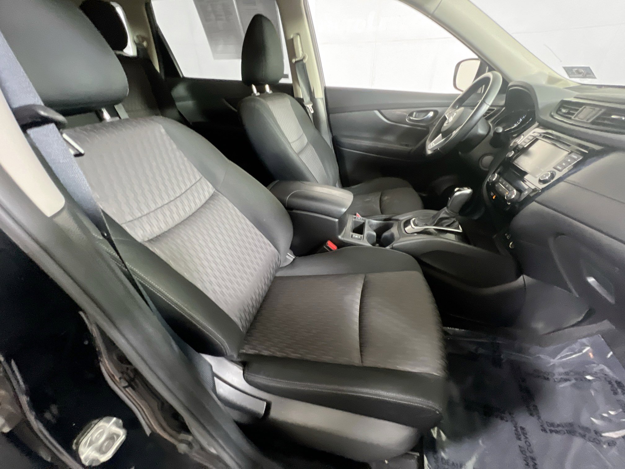 Used 2020 Nissan Rogue SV image 26