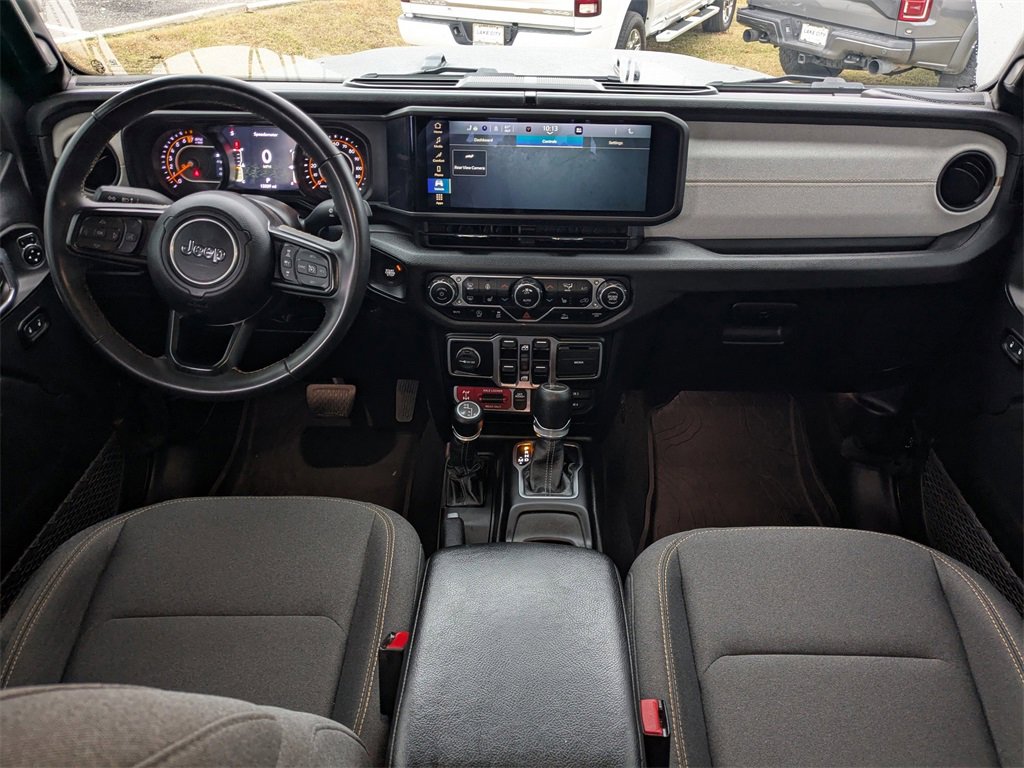 Used 2024 Jeep Gladiator Sport image 12