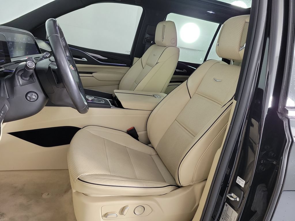 Used 2024 Cadillac Escalade Premium Luxury AWD/4WD image 18