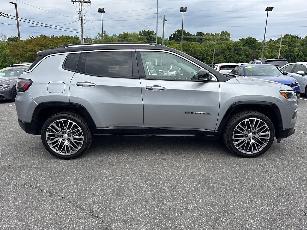 Used 2022 Jeep Compass Limited w/ Elite Group AWD/4WD image 3