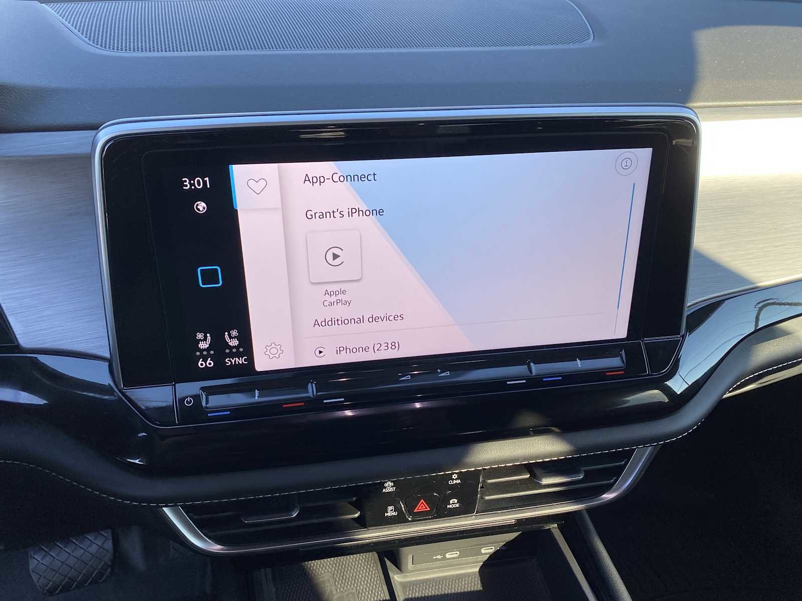 Used 2024 Volkswagen Atlas Cross Sport SE image 16