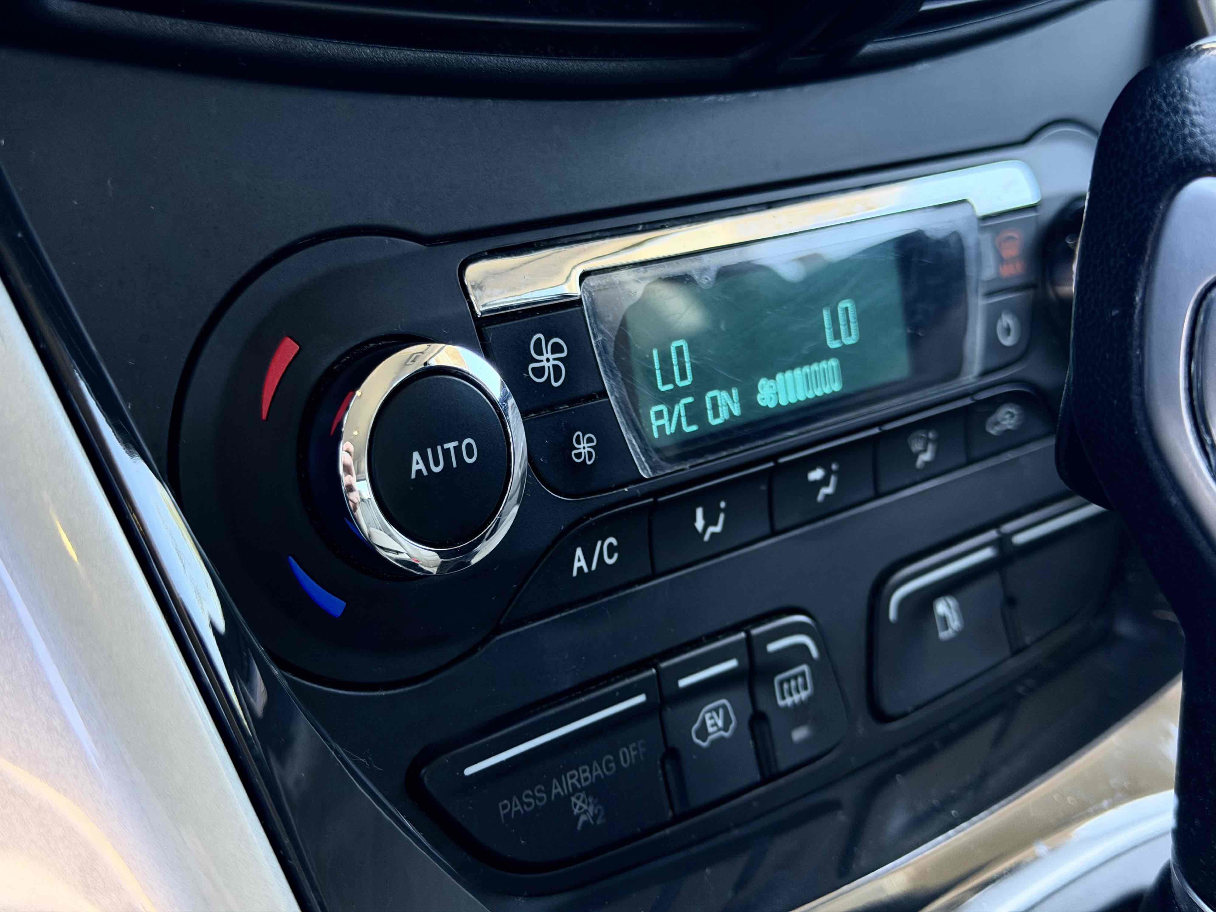 Used 2016 Ford C-MAX Energi SEL image 27