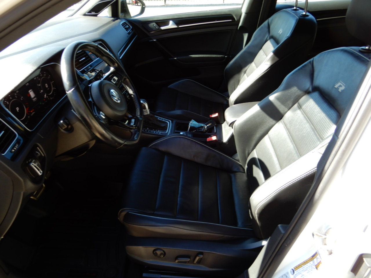 Used 2019 Volkswagen Golf R 4-Door image 11