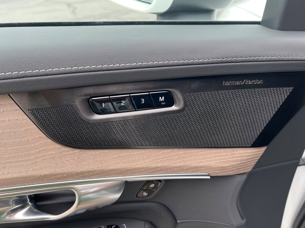 New 2026 Volvo XC90 B6 Plus w/ Protection Package Premier image 13
