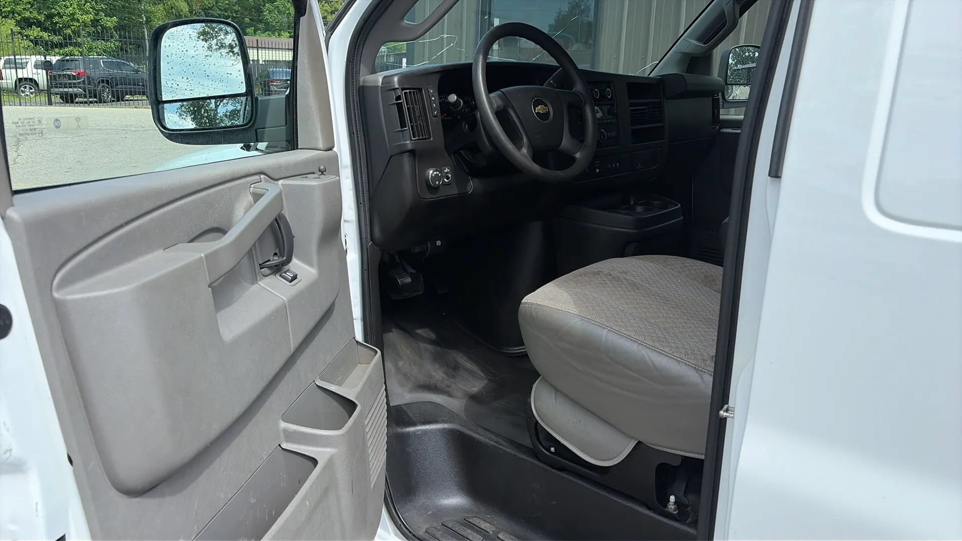 Used 2021 Chevrolet Express 2500 RWD image 11