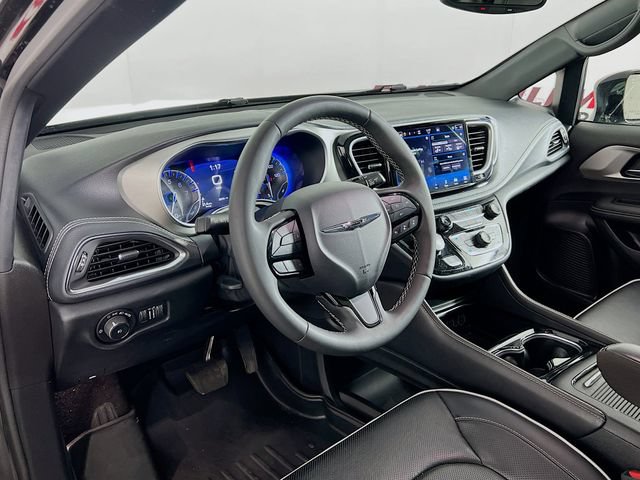 Used 2024 Chrysler Pacifica Limited w/ S Appearance Package FWD image 38