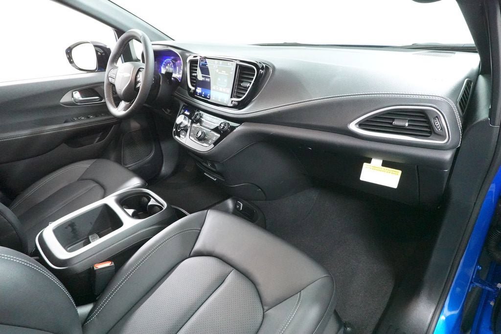New 2026 Chrysler Pacifica Select w/ S Appearance Package FWD image 31