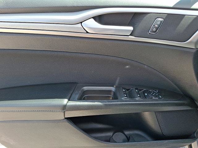 Certified 2020 Ford Fusion SE FWD image 12