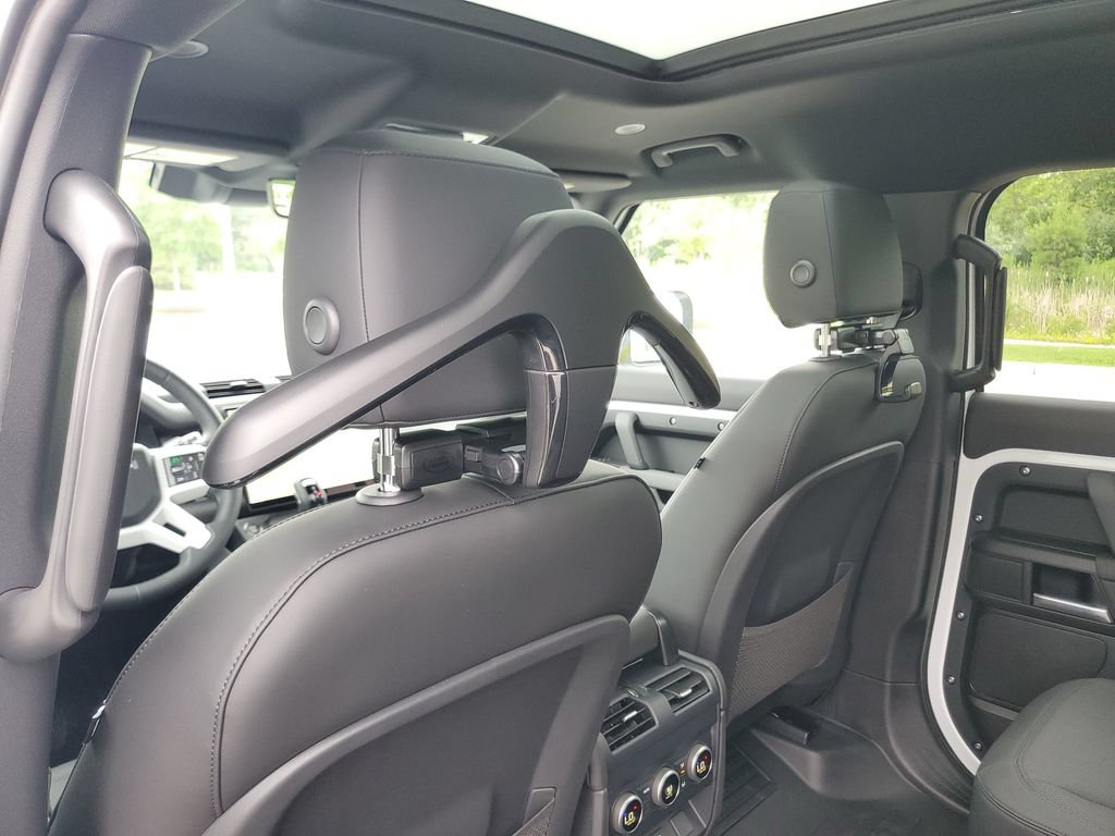 New 2026 Land Rover Defender 130 X-Dynamic SE AWD/4WD image 24