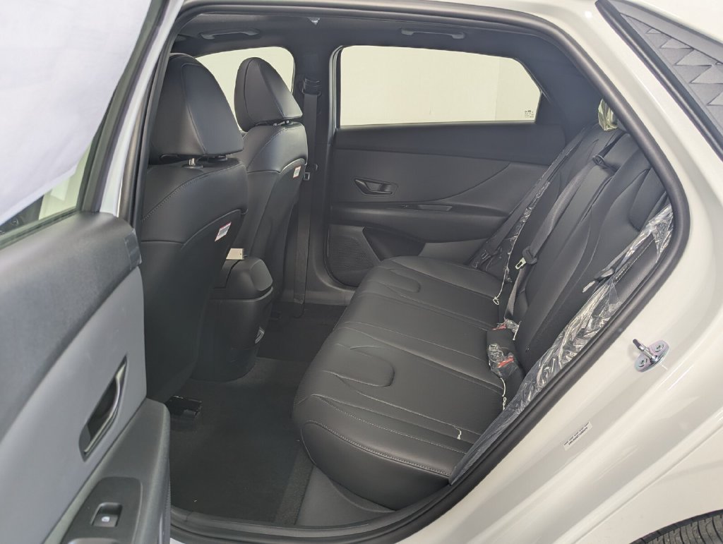 New 2026 Hyundai Elantra SEL Sport FWD image 22