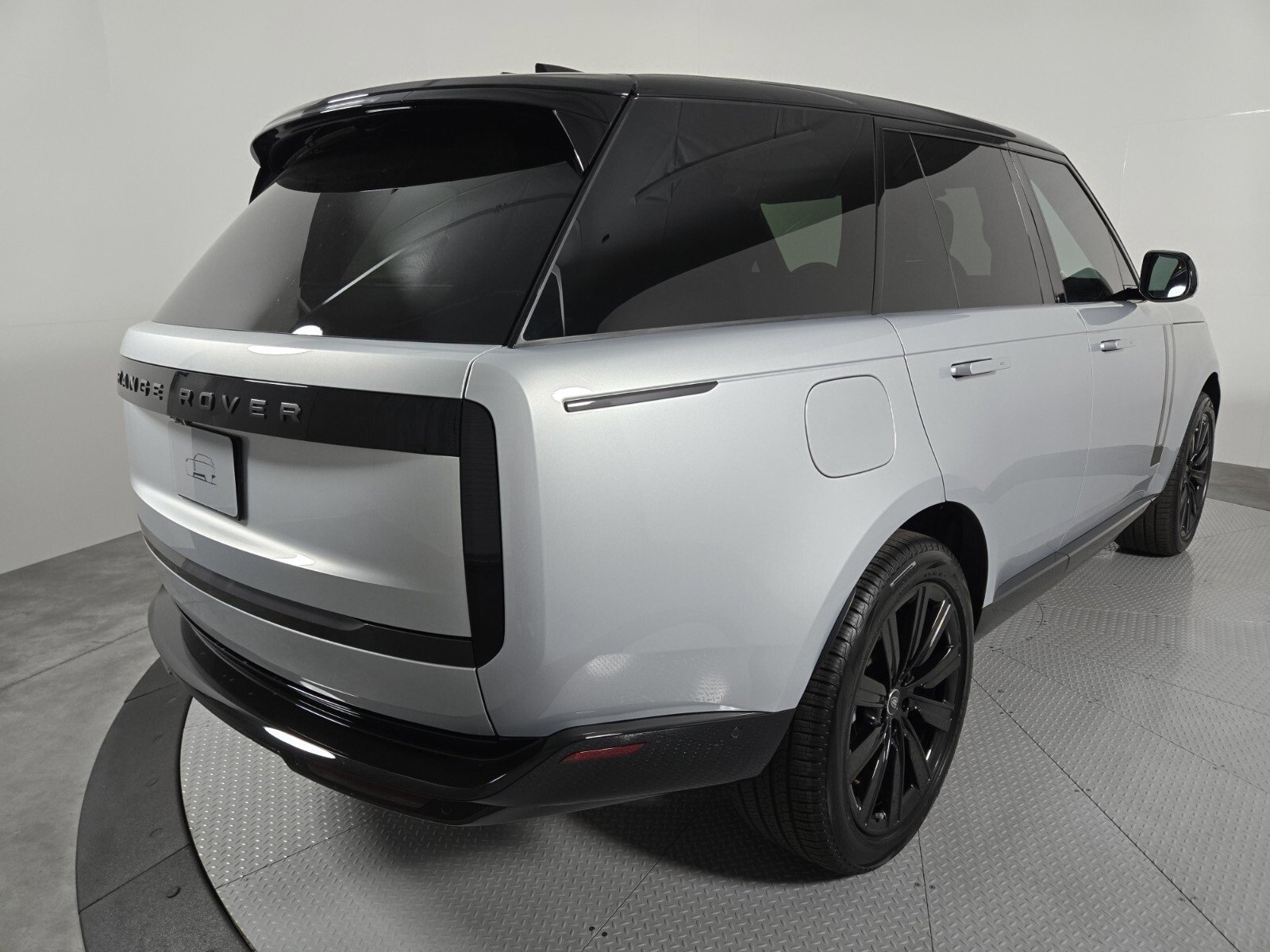 New 2025 Land Rover Range Rover SE image 2