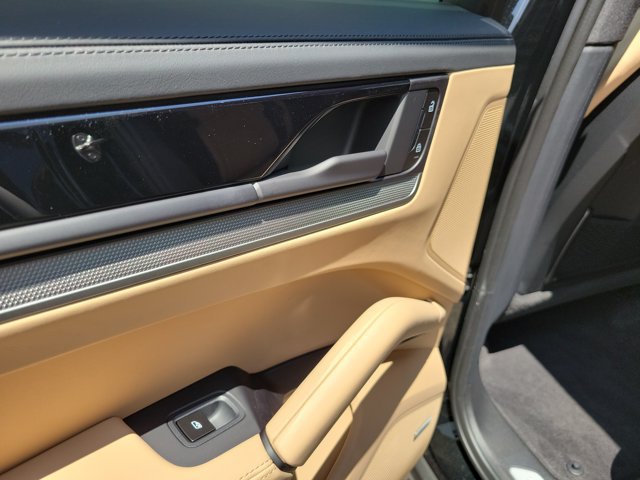 New 2026 Porsche Cayenne Coupe AWD/4WD image 22