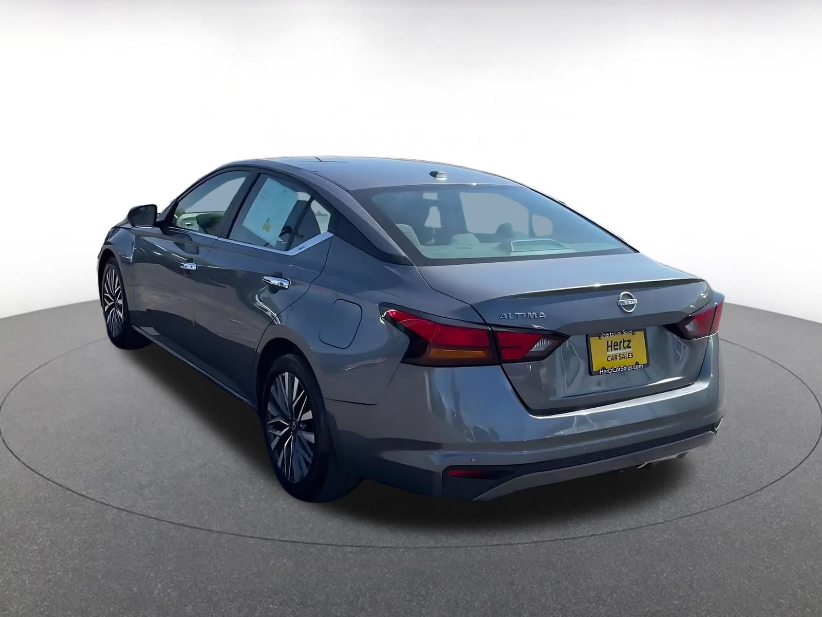Used 2025 Nissan Altima 2.5 SV FWD image 10