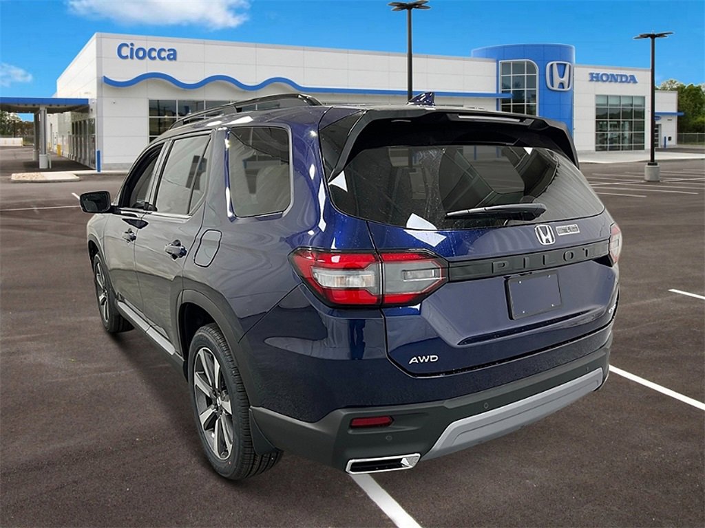 New 2025 Honda Pilot Touring image 3
