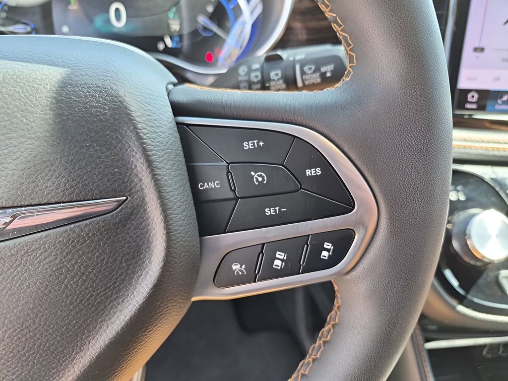 Used 2023 Chrysler Pacifica Pinnacle image 35