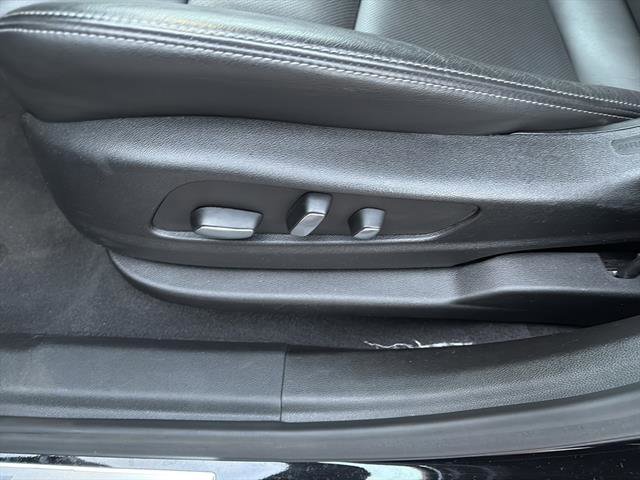 Used 2025 Cadillac XT6 Premium Luxury image 17