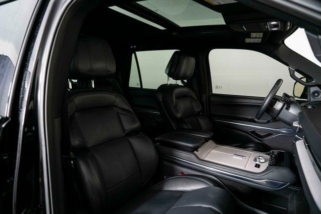 Used 2025 Lincoln Navigator Reserve w/ Jet Appearance Package image 25